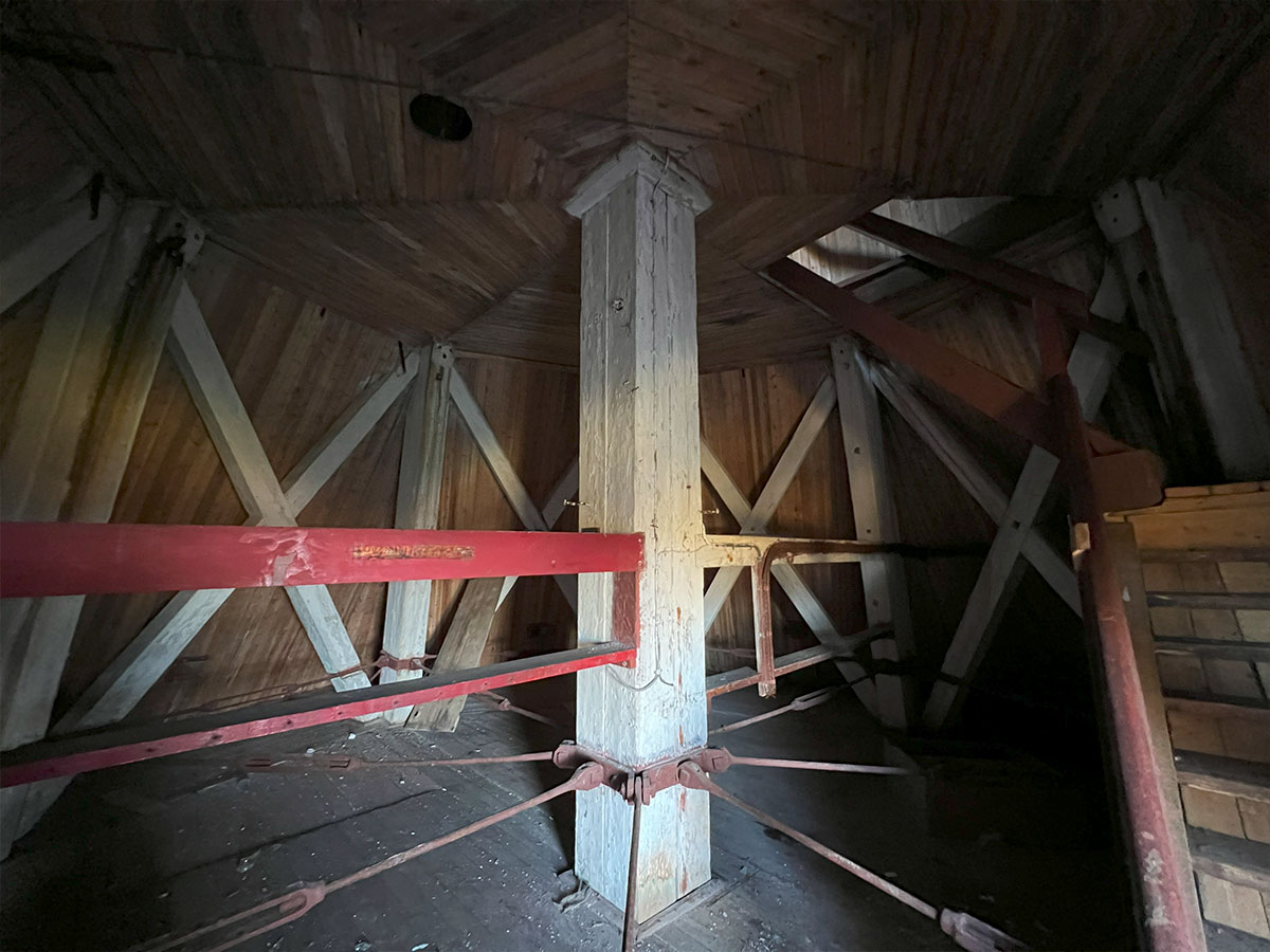 Вид внутреннего помещения первого яруса маячной башни.