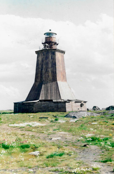 Святоносский маяк в 2002 году (из личного фотоархива семьи Горбуновых).